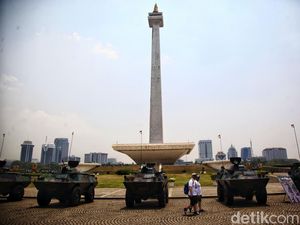 Potret Seratusan Alutsista TNI Mejeng di Monas Potret Seratusan Alutsista TNI Mejeng di Monas