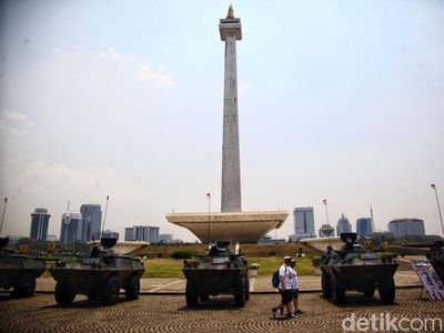 Potret Seratusan Alutsista TNI Mejeng di Monas