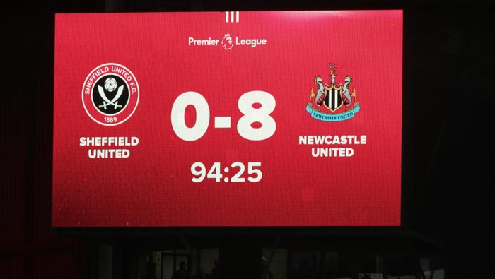 Soccer Football - Premier League - Sheffield United v Newcastle United - Bramall Lane, Sheffield, Britain - September 24, 2023 Newcastle Uniteds Bruno Guimaraes celebrates scoring their seventh goal with Fabian Schar and Dan Burn Action Images via Reuters/Jason Cairnduff NO USE WITH UNAUTHORIZED AUDIO, VIDEO, DATA, FIXTURE LISTS, CLUB/LEAGUE LOGOS OR LIVE SERVICES. ONLINE IN-MATCH USE LIMITED TO 45 IMAGES, NO VIDEO EMULATION. NO USE IN BETTING, GAMES OR SINGLE CLUB/LEAGUE/PLAYER PUBLICATIONS.