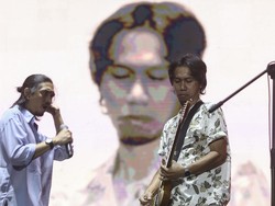 Eross Candra Kabarkan Gitar Riko Mocca Hilang Dicuri