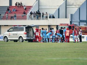 Sempat Kolaps di Lapangan, Silvio Escobar Sudah Bisa Diajak Komunikasi Sempat Kolaps di Lapangan, Silvio Escobar Sudah Bisa Diajak Komunikasi