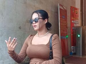 Siskaeee: Ada yang Nonton Kramat Tunggak? Lihat Saya Pakai Mukena? Siskaeee: Ada yang Nonton Kramat Tunggak? Lihat Saya Pakai Mukena?