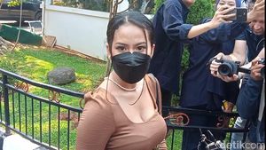 Penampakan Siskaeee Datangi Polda Metro Jaya, Siap Diperiksa soal PH Film Porno