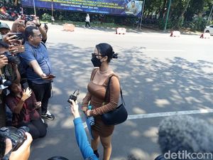 Siskaeee Penuhi Panggilan Polisi soal Film Porno, Ini Penampilannya Siskaeee Penuhi Panggilan Polisi soal Film Porno, Ini Penampilannya