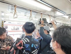 Perjalanan KRL Bogor-Jakarta Kota Terhambat Pagi Ini, KCI Minta Maaf