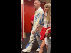 Makin Berani Go Publik, Taylor Swift & Travis Kelce Pamer Gandengan Tangan