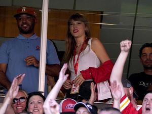 Taylor Swift Nonton Pertandingan Travis Kelce Bareng Wolverine hingga Deadpool Taylor Swift Nonton Pertandingan Travis Kelce Bareng Wolverine hingga Deadpool