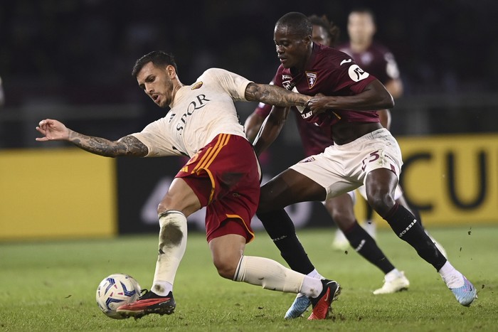 Romas Leandro Paredes, left, is challenged by Torinos Demba Seck during a Serie A soccer match between Torino and Roma , at the Turin Olympic stadium, Italy, Sunday, Sept. 24, 2023. (Fabio Ferrari/LaPresse via AP)