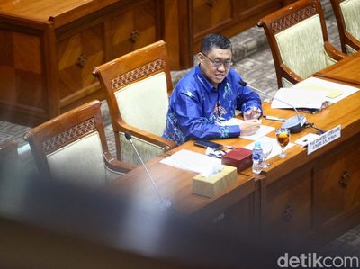 Giliran Aidul Fitriciada Azhari Jalani Uji Calon Hakim di DPR