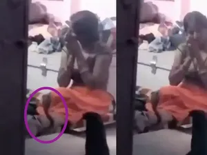 Ngeri! Video Viral Wanita Terbangun dengan Ular Kobra Melilit di Kaki