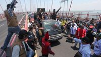 Intip Jembatan Suramadu yang Sempat Ditutup Sebagian