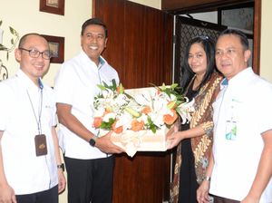 Dirut BPJS Ketenagakerjaan Serahkan Manfaat JHT untuk Ahli Waris CEO GE