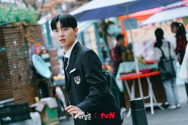 Choi Hyunwook di Drama Twinkling Watermelon / Foto : x.com/CJnDrama Choi Hyunwook di Drama Twinkling Watermelon / Foto : x.com/CJnDrama