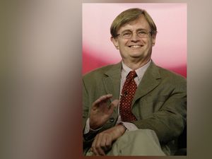 Aktor Senior David McCallum Meninggal di Usia 90 Tahun
