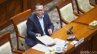 Ekspresi Arsul Sani Saat Uji Calon Hakim Konstitusi di Komisi III DPR