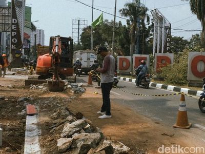 Intip Proyek Trotoar Ramah Disabilitas Rp 2,7 M di Cinere Depok
