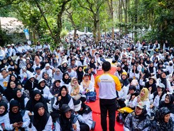 Serunya Jalan Sehat di Tahura Bandung