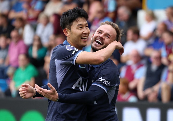 Soccer Football - Premier League - Burnley v Tottenham Hotspur - Turf Moor, Burnley, Britain - September 2, 2023 Tottenham Hotspurs Son Heung-min celebrates scoring their fourth goal with teammate James Maddison REUTERS/Phil Noble EDITORIAL USE ONLY. No use with unauthorized audio, video, data, fixture lists, club/league logos or live services. Online in-match use limited to 75 images, no video emulation. No use in betting, games or single club /league/player publications.  Please contact your account representative for further details.