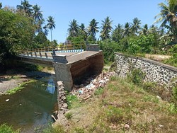 Jembatan Penguhung Desa Banyubiru-Tukadaya Bergeser Sejak Oktober 2022