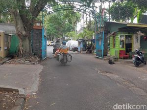 Duh! Jalan Sirnamanah Bandung Berlubang
