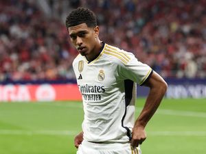 Momen Bellingham Menghindar demi Tak Injak Lambang Atletico Momen Bellingham Menghindar demi Tak Injak Lambang Atletico