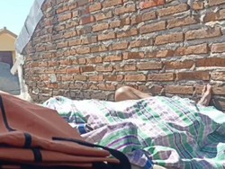 Tak Keluar Seharian, Kakek Asal Surabaya Ditemukan Tewas di Atas Genteng