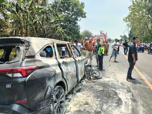 2 Mobil Vs Motor Laka Beruntun di Muara Enim, Kendaraan Hangus dan 1 Tewas