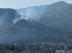 Gunung Putri Garut Kebakaran, Kepulan Asap Terlihat dari Pusat Kota