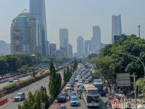Alasan Sopir Taksi dan Ojol Ngetem di Jalan Gatsu hingga Bikin Macet Alasan Sopir Taksi dan Ojol Ngetem di Jalan Gatsu hingga Bikin Macet