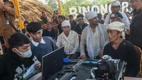 Momen Warga Suku Badui Antre Bikin e-KTP