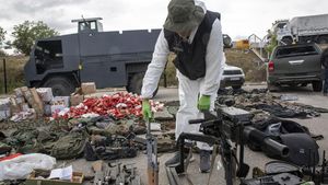 Makin Memanas, Polisi Kosovo Pamer Senjata Sitaan Milik Tentara Serbia