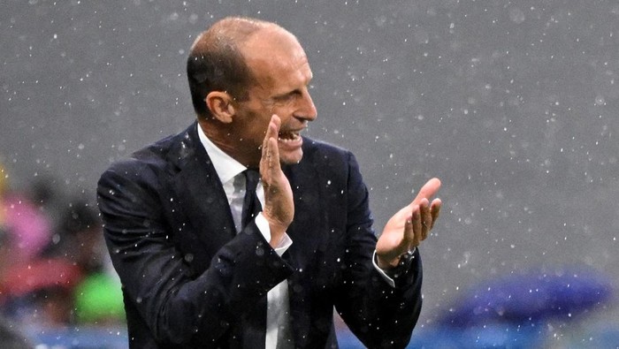 Soccer Football - Serie A - U.S. Sassuolo v Juventus - Mapei Stadium - Citta del Tricolore, Reggio Emilia, Italy - September 23, 2023 Juventus coach Massimiliano Allegri reacts REUTERS/Alberto Lingria