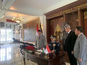Menhan Prabowo Terima Kunjungan Kepala Kepolisian Palestina Menhan Prabowo Terima Kunjungan Kepala Kepolisian Palestina