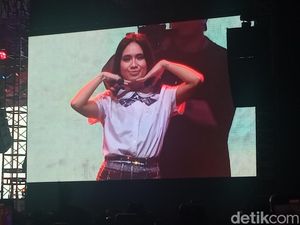 Ungkap Rindu Tanah Air, NIKI Bawa Lagu Laskar Pelangi di Nicole World Tour