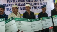 Potret Warga Badui Terima Kartu JKN-KIS