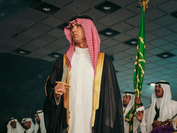 Soccer Football - Saudi Pro League - Al Nassr celebrate Saudi 93rd national day - Al Nassr Club, Riyadh, Saudi Arabia - September 23, 2023 Al Nassr's Cristiano Ronaldo dressed in Saudi national clothing celebrates Saudi 93rd national day Al Nassr Football Club Media Office/Handout via REUTERS  ATTENTION EDITORS - THIS IMAGE HAS BEEN SUPPLIED BY A THIRD PARTY. NO RESALES. NO ARCHIVES