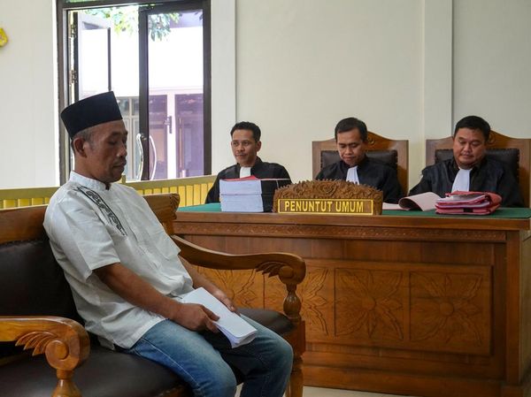 Sidang Perdana Dukun Pengganda Uang yang Bunuh 12 Orang