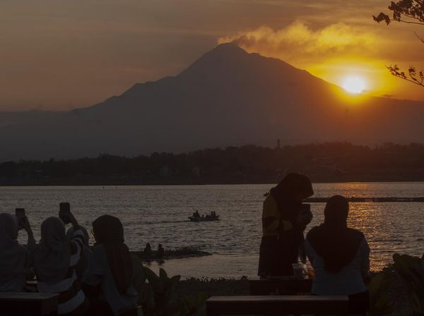Menikmati Wisata Senja di Waduk Cengklik Boyolali