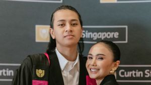7 Inspirasi Kebaya Buat Pendamping Wisuda Anak ala Artis Indonesia