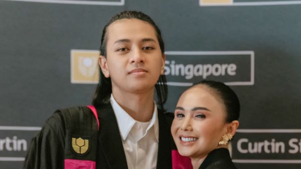7 Inspirasi Kebaya Buat Pendamping Wisuda Anak ala Artis Indonesia
