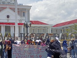 Hari Pertama Kerja, Pj Wali Kota Palopo Asrul Sani Didemo Mahasiswa