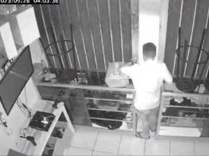 Maling Bobol Toko Elektronik di Depok, Gasak Laptop hingga PS 4