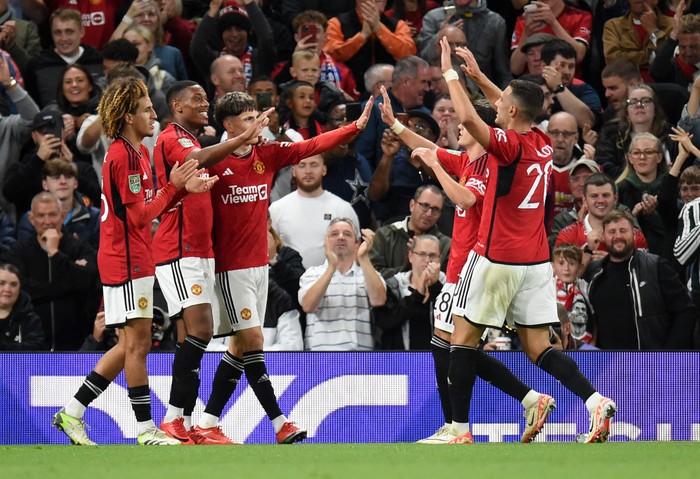 Anthony Martial Soccer Football - Carabao Cup - Third Round - Manchester United v Crystal Palace - Old Trafford, Manchester, Britain - September 26, 2023 Manchester United's Anthony Martial celebrates scoring their third goal with teammates REUTERS/Peter Powell NO USE WITH UNAUTHORIZED AUDIO, VIDEO, DATA, FIXTURE LISTS, CLUB/LEAGUE LOGOS OR 'LIVE' SERVICES. ONLINE IN-MATCH USE LIMITED TO 45 IMAGES, NO VIDEO EMULATION. NO USE IN BETTING, GAMES OR SINGLE CLUB/LEAGUE/PLAYER PUBLICATIONS.