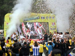 Bamsoet Puji Sean Gelael Juarai Asia Pasific Rally Championship Danau Toba Bamsoet Puji Sean Gelael Juarai Asia Pasific Rally Championship Danau Toba