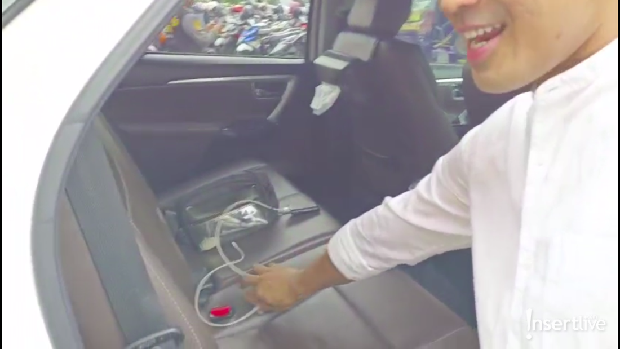 Barang-barang yang selalu dibawa Dicky Difie di mobil