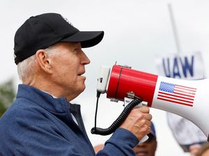 Biden Jadi Presiden AS Pertama yang Ikut Demo, Begini Aksinya