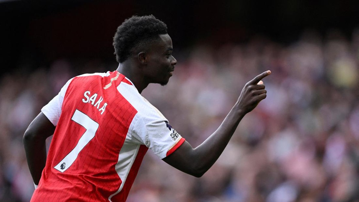 Bukayo Saka tiru perayaan gol James Maddison. (Foto: REUTERS/TONY OBRIEN)