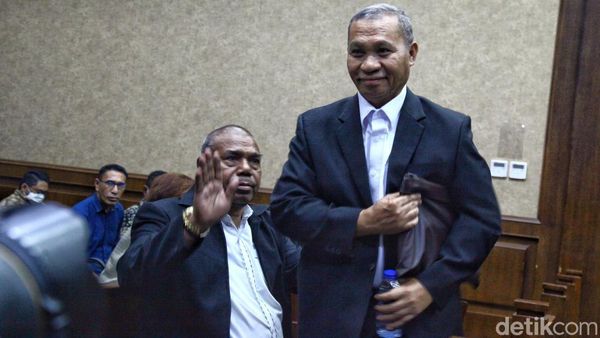 Ekspresi Pengacara Lukas Enembe yang Didakwa Merintangi Penyidikan