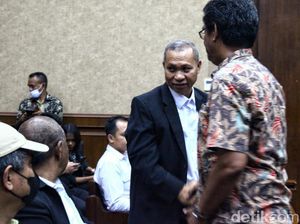 Rintangi Penyidikan, Pengacara Lukas Enembe Divonis 4,5 Tahun Bui Rintangi Penyidikan, Pengacara Lukas Enembe Divonis 4,5 Tahun Bui