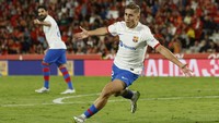 Fermin Lopez, gelandang tengah berusia 20 tahun ini juga masih inkonsistensi. Padahal, Barca mengharapkan dirinya bisa tutupi lubang yang ditinggalkan Pedri karena cedera (Reuters)